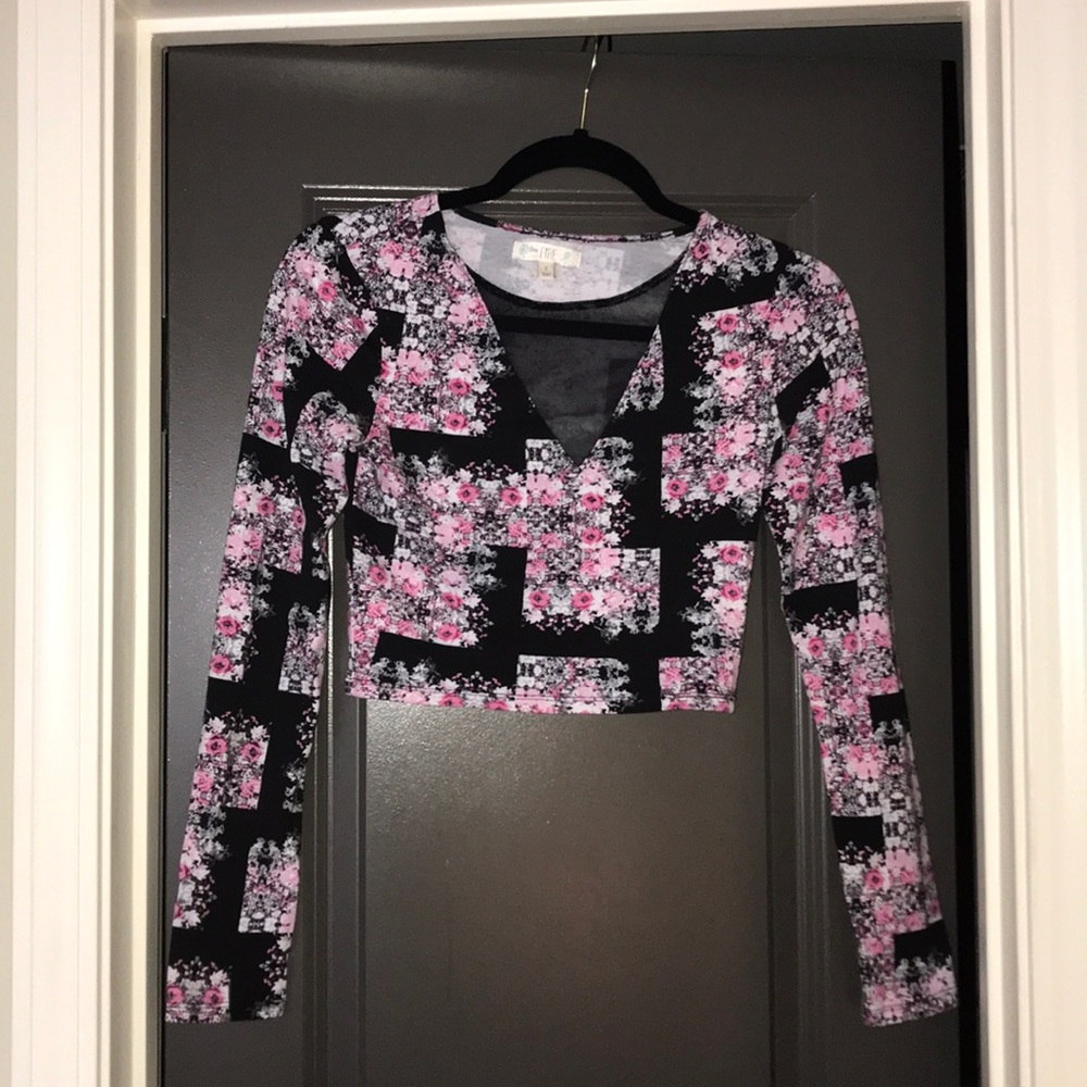 Cropped long sleeve shirt